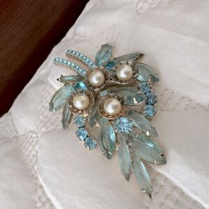 Vintage Juliana brooch